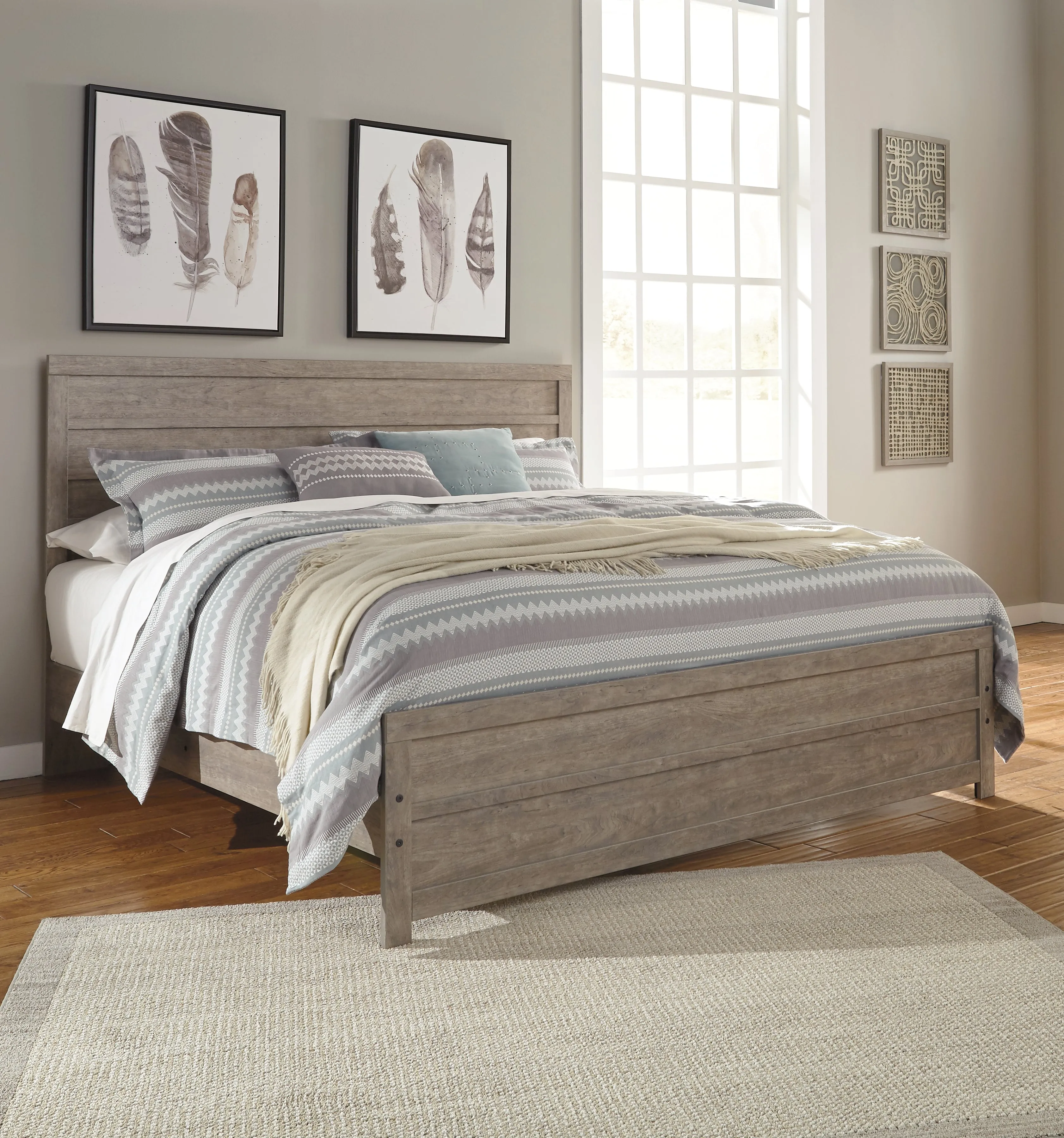 Culverbach King Panel Bed with Dresser in Gray
