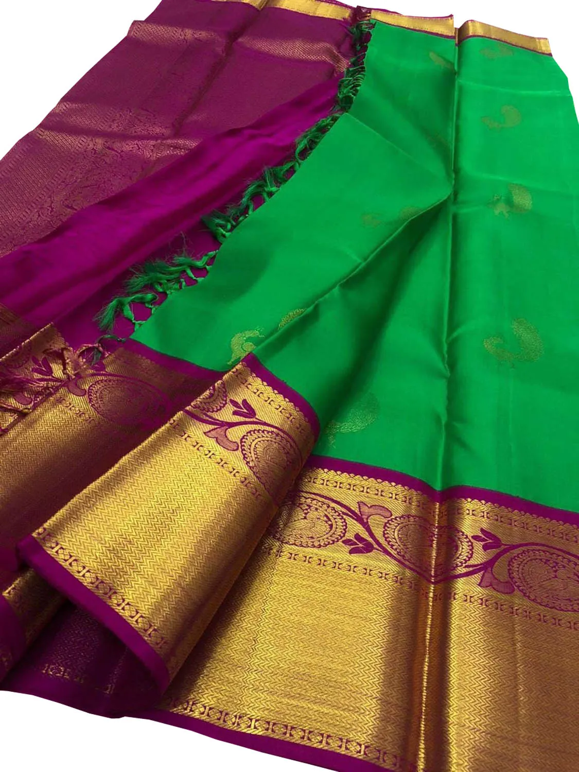 Elegant Green Kanjeevaram Silk Saree: Timeless Exquisiteness