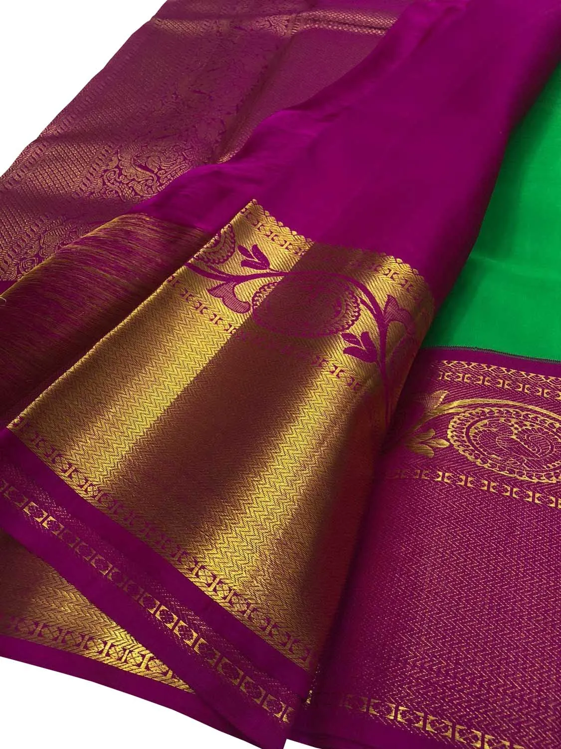 Elegant Green Kanjeevaram Silk Saree: Timeless Exquisiteness