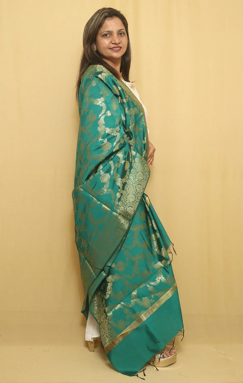 Green Banarasi Silk Dupatta: Stylish Addition to Elegant Outfits