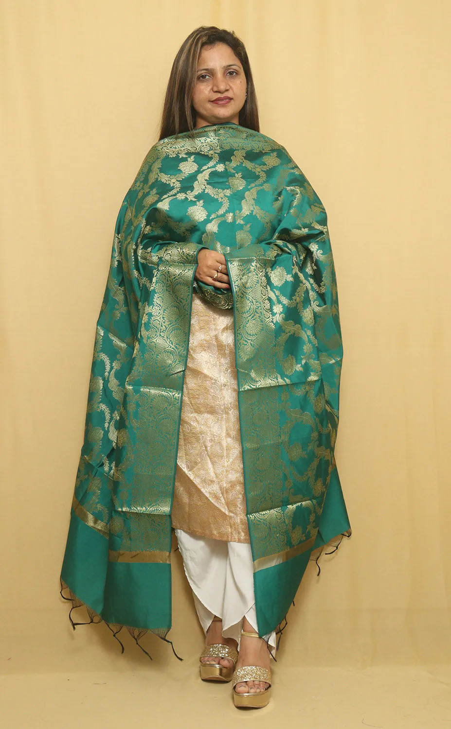Green Banarasi Silk Dupatta: Stylish Addition to Elegant Outfits