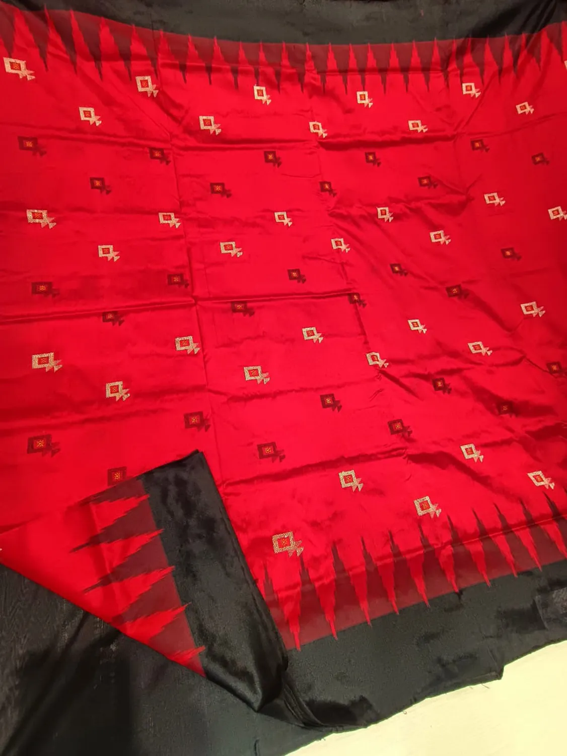 Pure Silk Red Sambalpuri Handloom Ikat Saree: Traditional Elegance